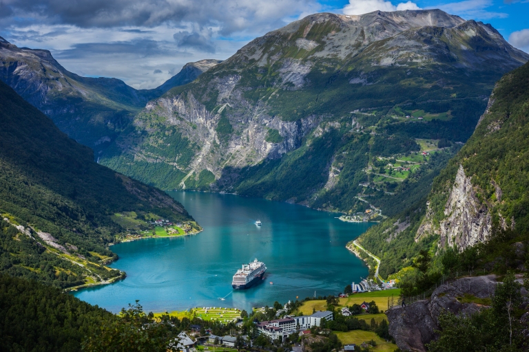 norway_fjords_cruiseship