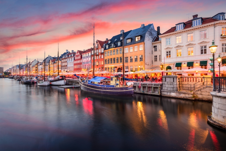 denmark_copenhagen_nyhavn_port_colorful_area_night_sunset.jpg