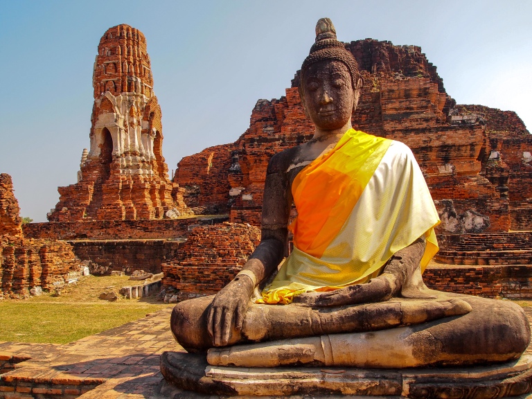Thailand-Ayutthaya-Buddha.jpg