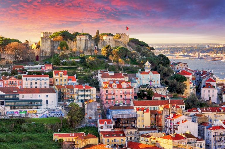 portugal-lisbon-sao-jorge-castle-skyline-sunset.jpg